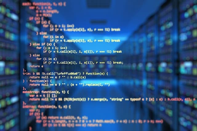 Código sobreposto a servidores, simbolizando agentes em VMs isoladas