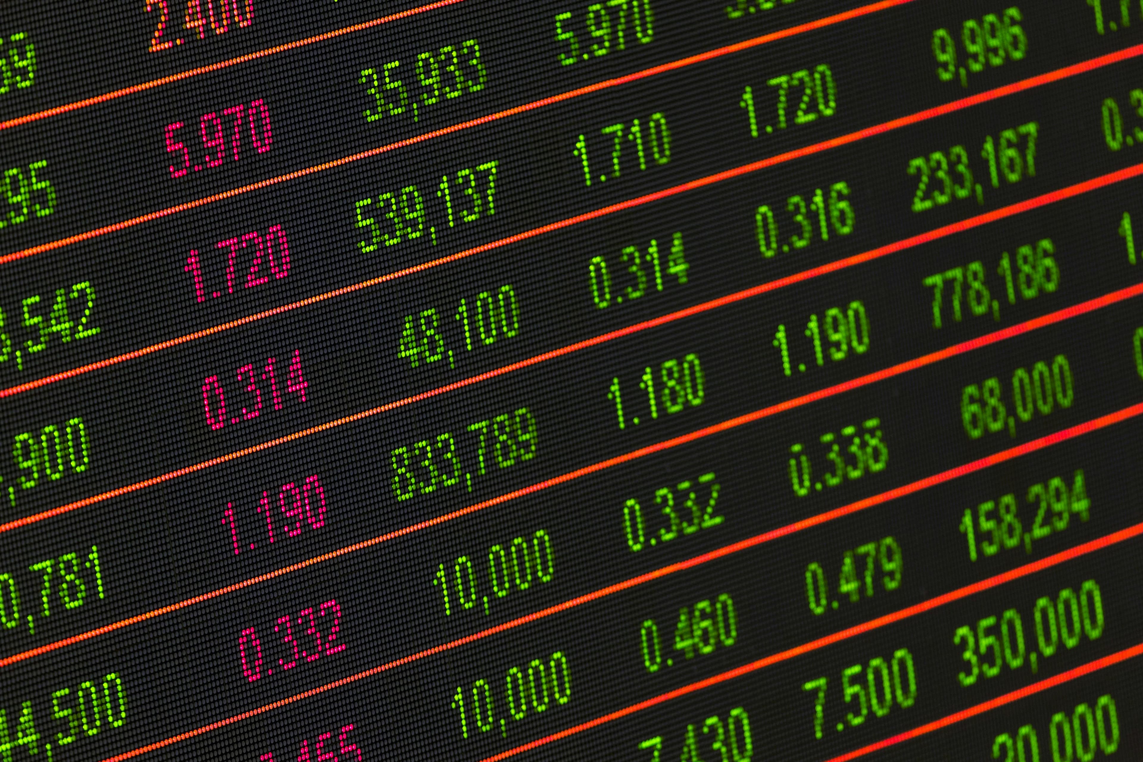 Tela com gráfico financeiro em queda