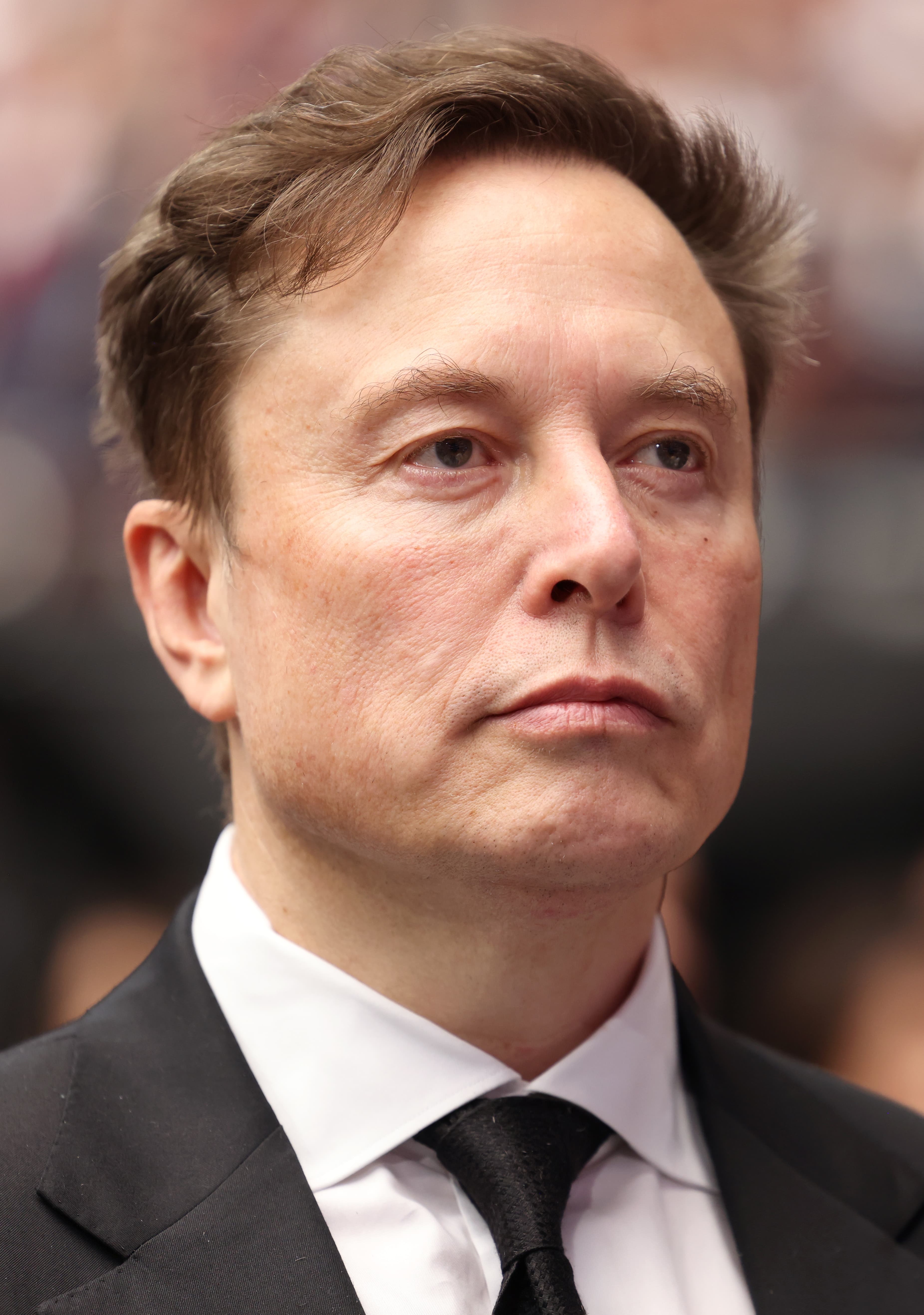 Elon Musk em close, retrato público, 2025