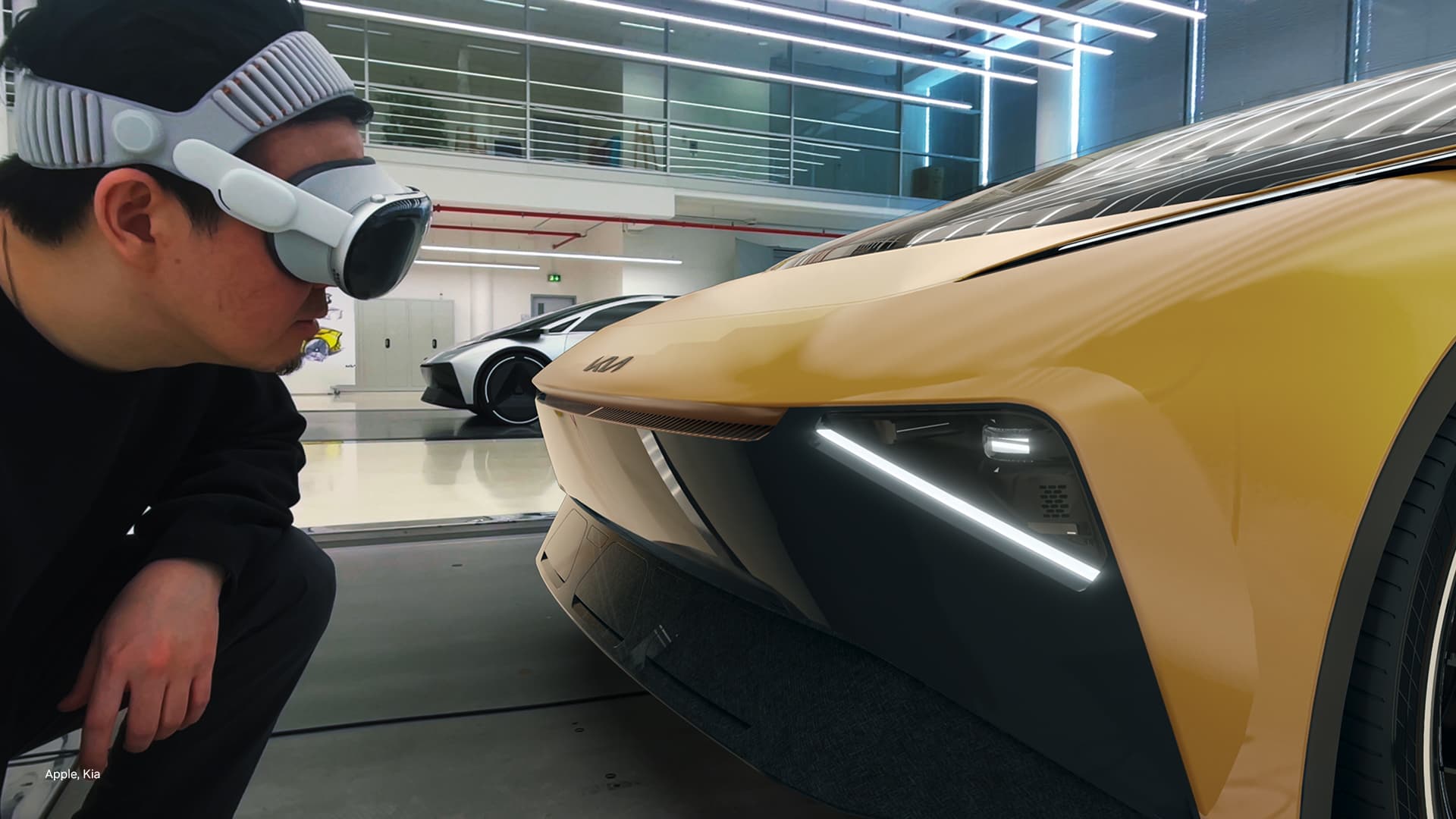 Designer usando Apple Vision Pro com integração NVIDIA CloudXR 6.0 em estúdio automotivo