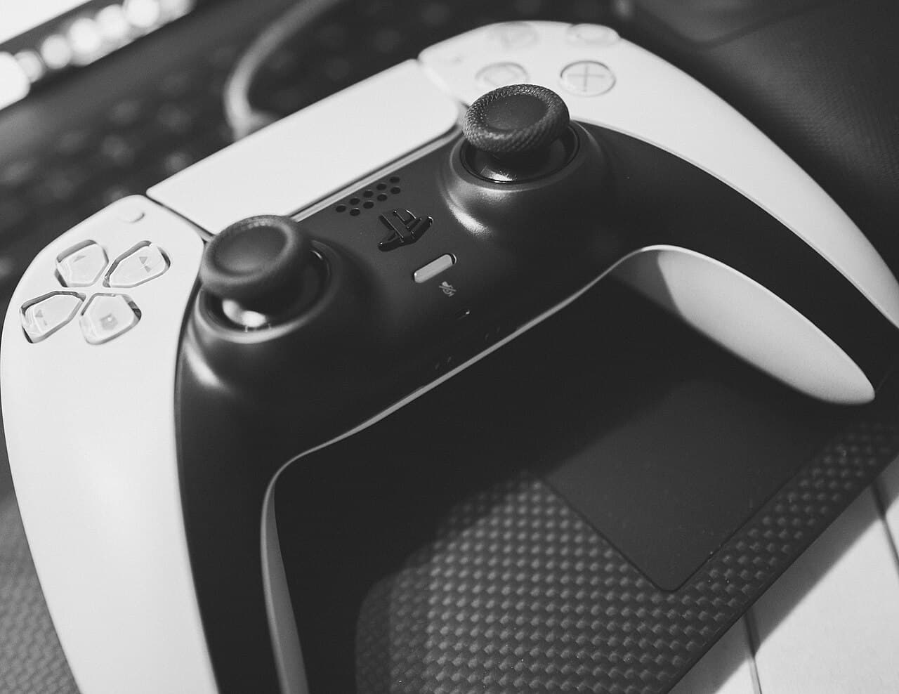 Controle DualSense do PlayStation 5 em close