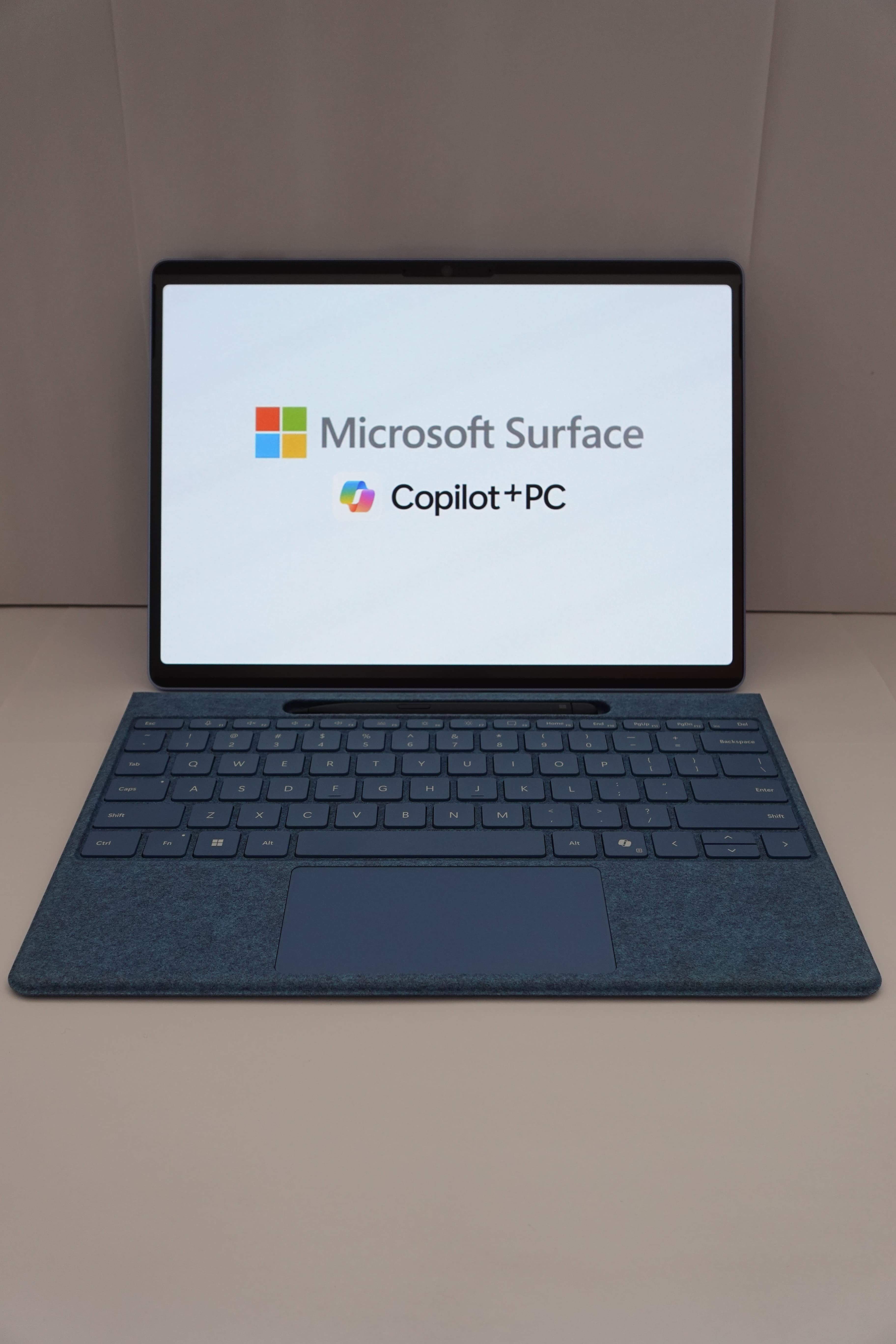 Microsoft Copilot exibido em dispositivo Surface