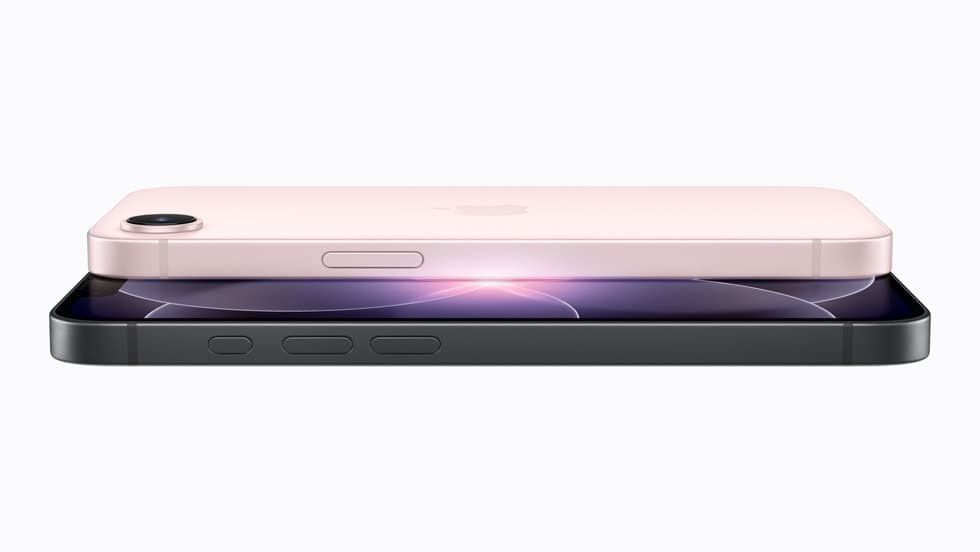 Dois iPhone 17e, rosa suave e preto, empilhados em vista lateral