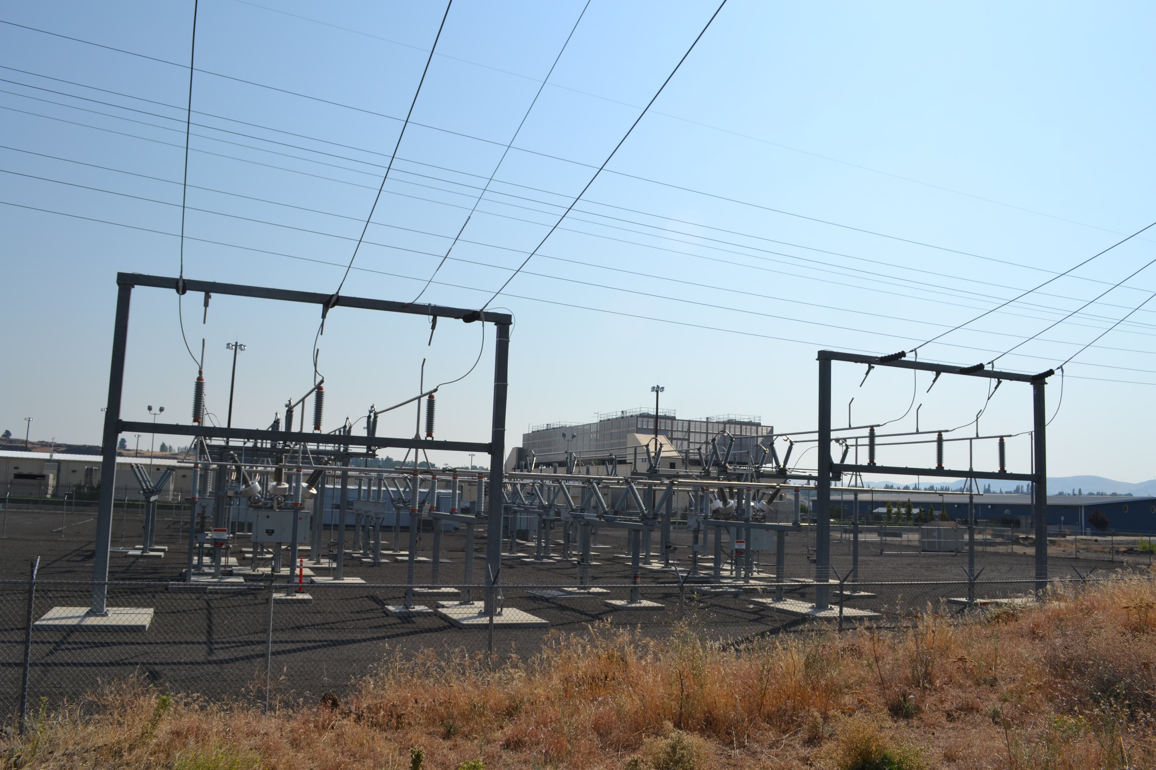 Vista externa do data center do Google em The Dalles, Oregon