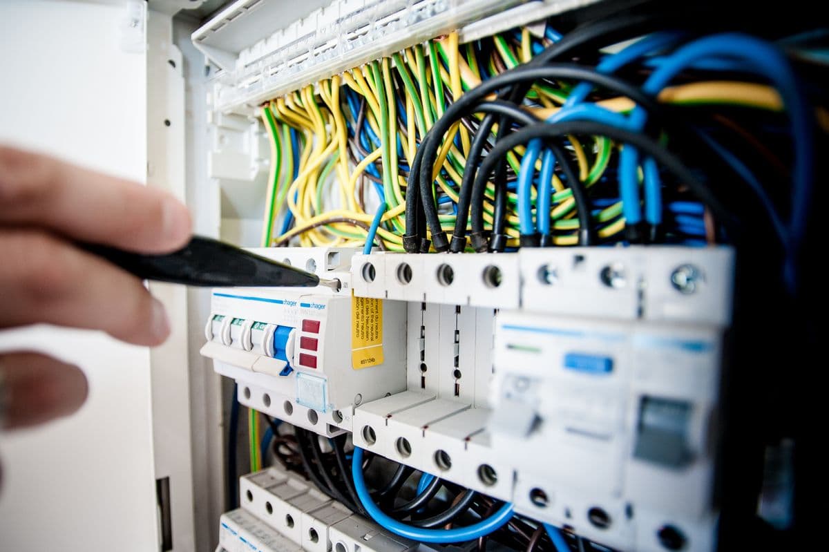 Servidores de data center representando isolamento e segurança