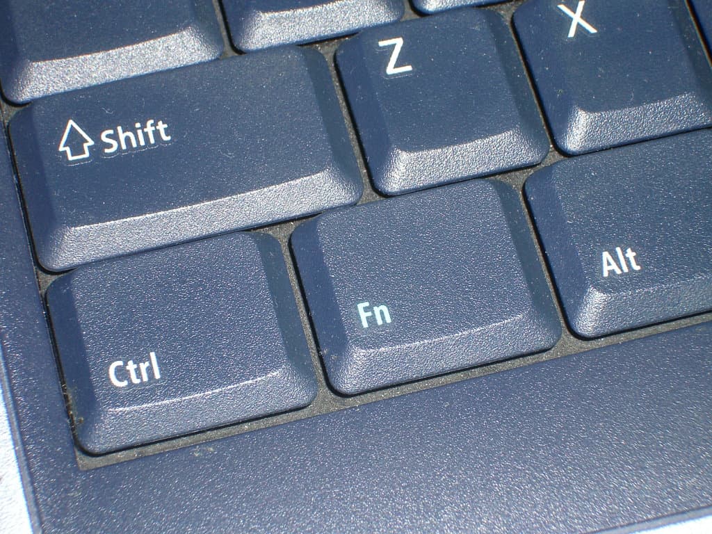 Tecla Fn em teclado de notebook, atalho para ditado por voz no macOS