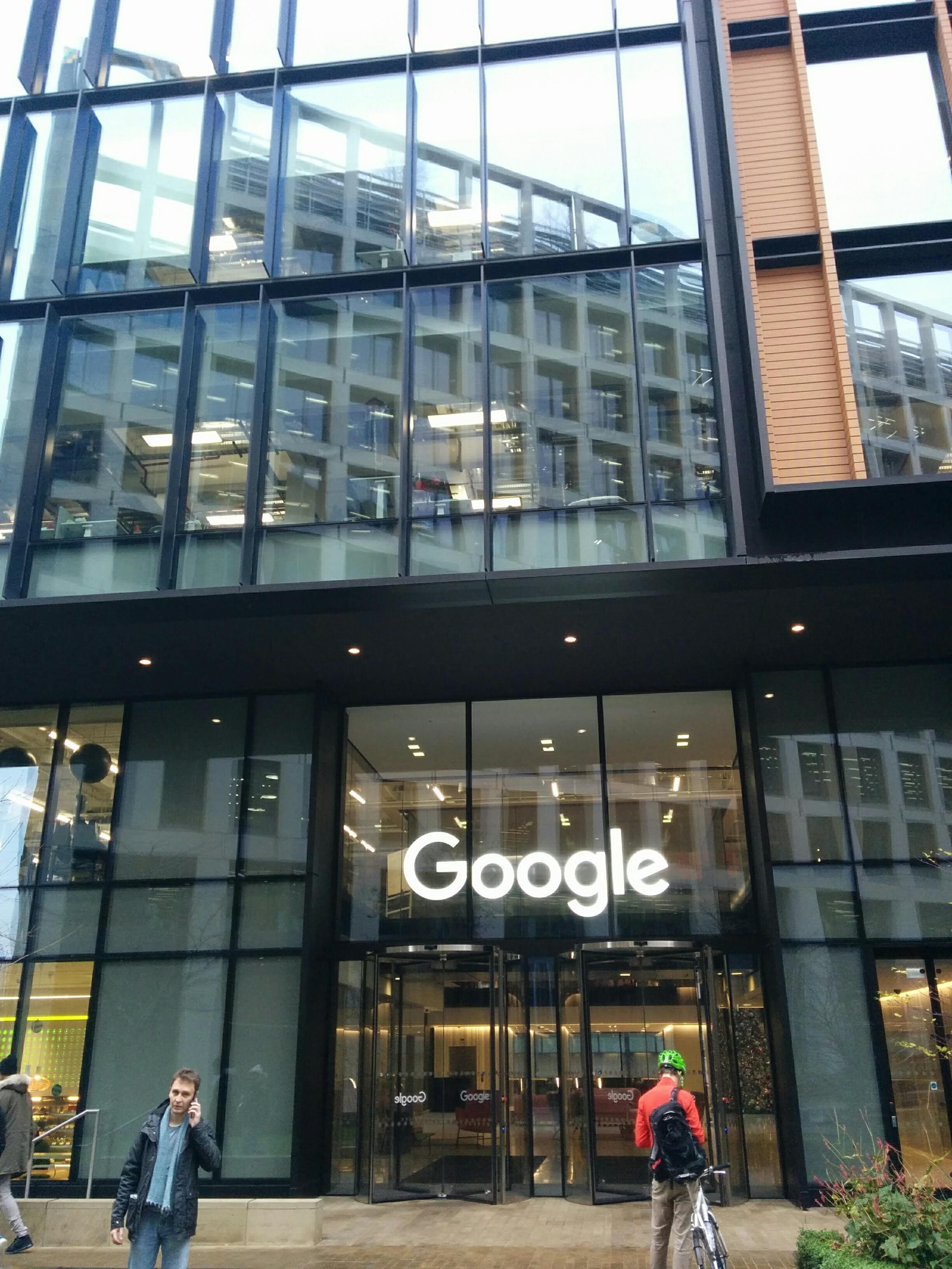 Entrada do edifício do Google e Google DeepMind em 6 Pancras Square, Londres