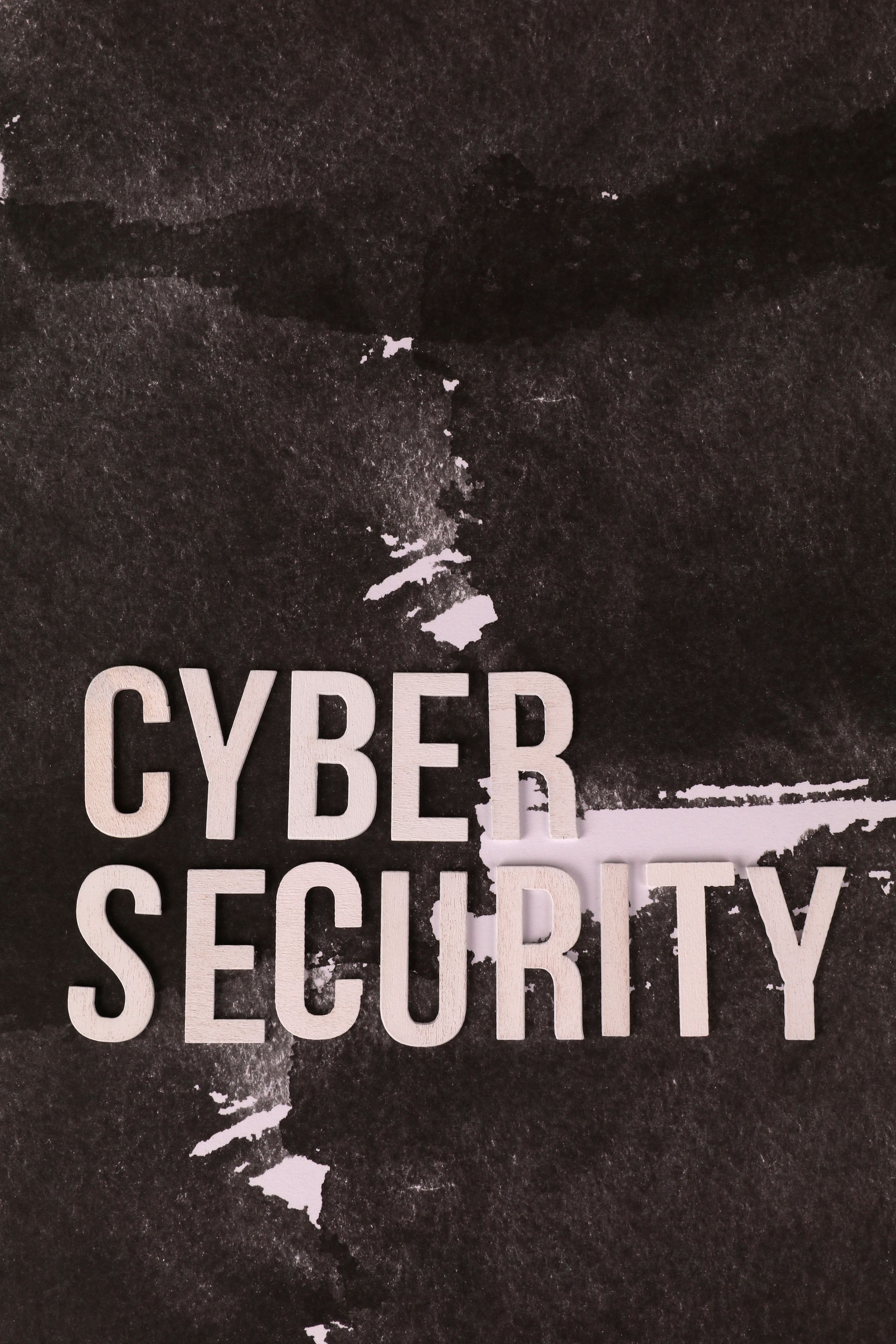 Imagem com o texto Cyber Security em fundo escuro