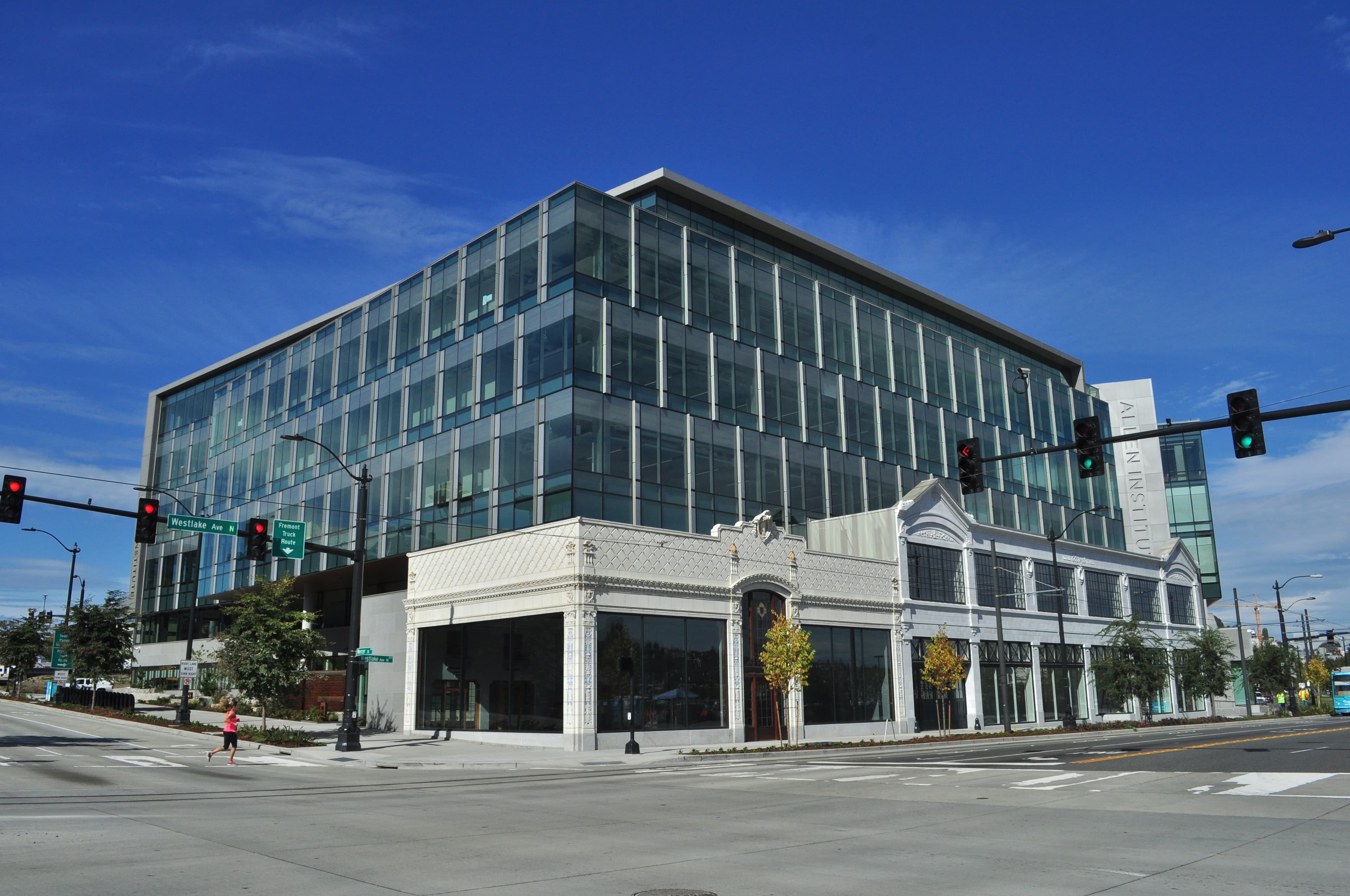 Fachada de vidro da sede do Allen Institute em Seattle