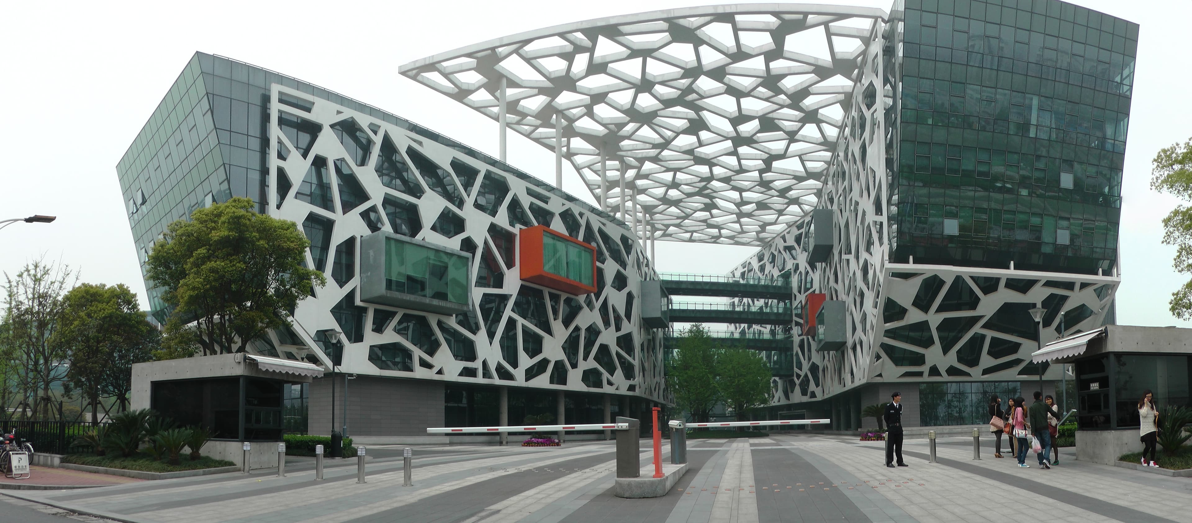 Sede da Alibaba em Hangzhou, vista frontal do campus corporativo