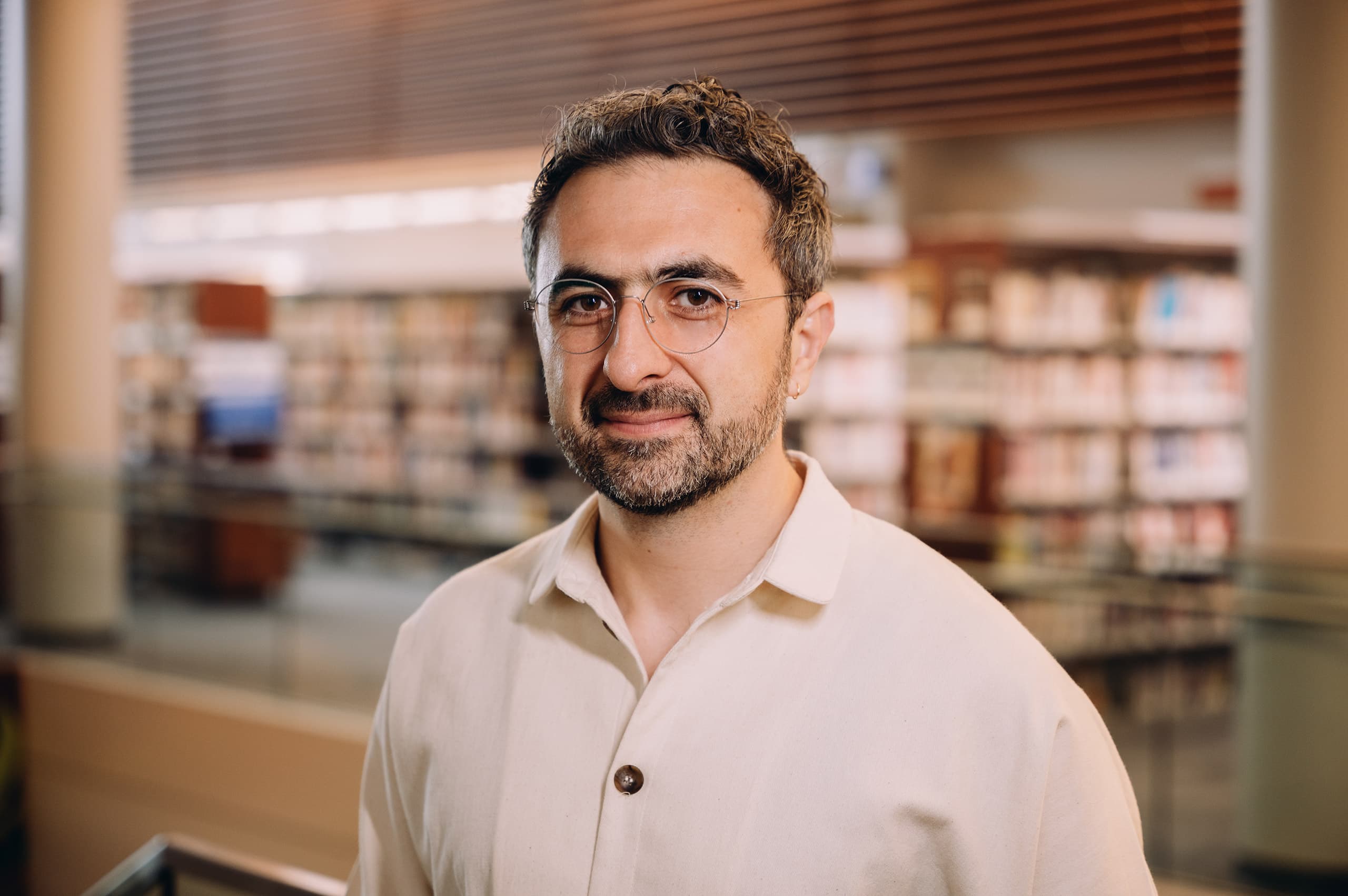 Retrato de Mustafa Suleyman, CEO da Microsoft AI
