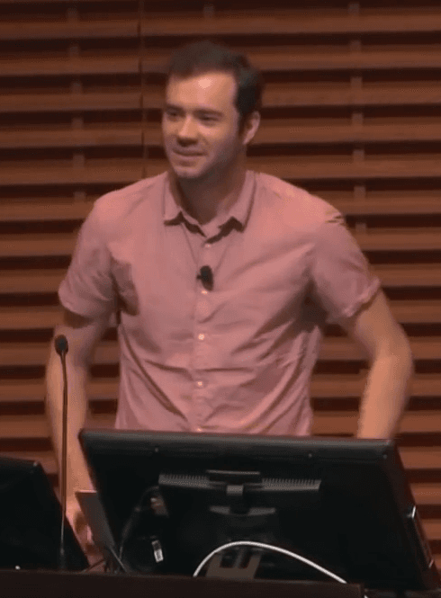 Andrej Karpathy em palestra, imagem oficial do Wikimedia Commons