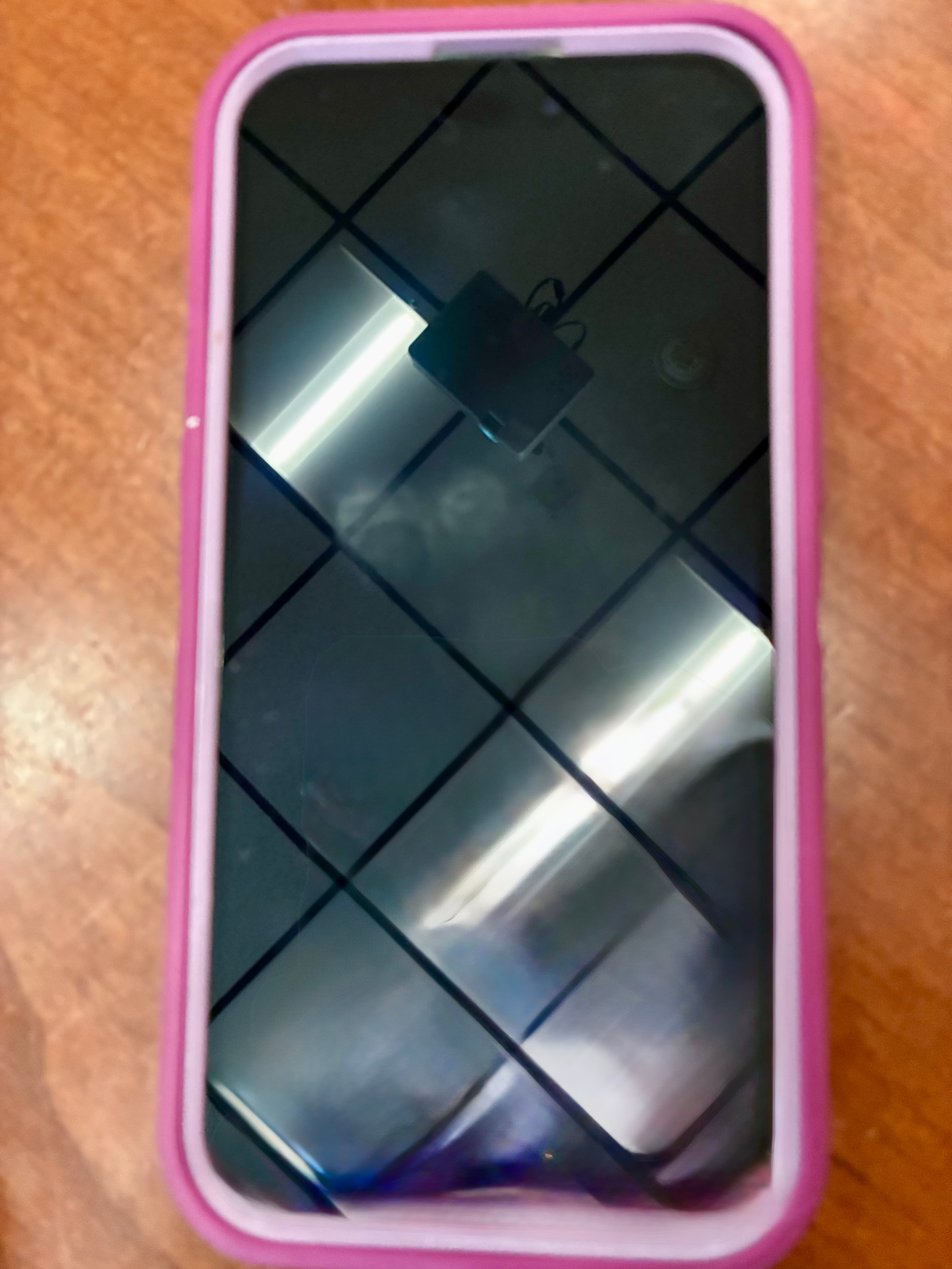 iPhone 15 Pro exibido em bancada, simbolizando a chegada do novo Siri chatbot